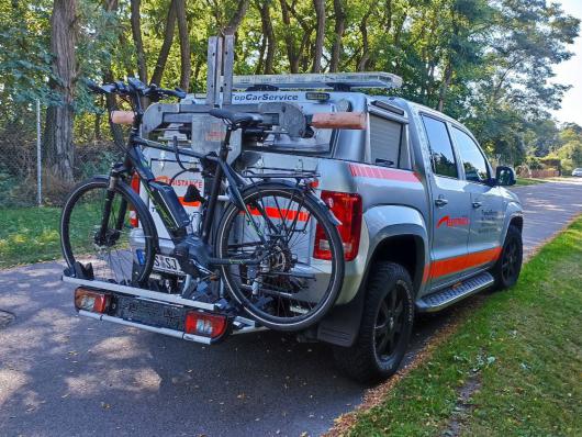 Service Fahrzeug mit Fahrradständer